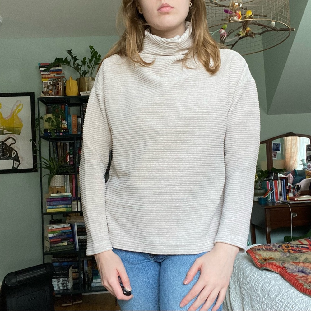 Cream pullover